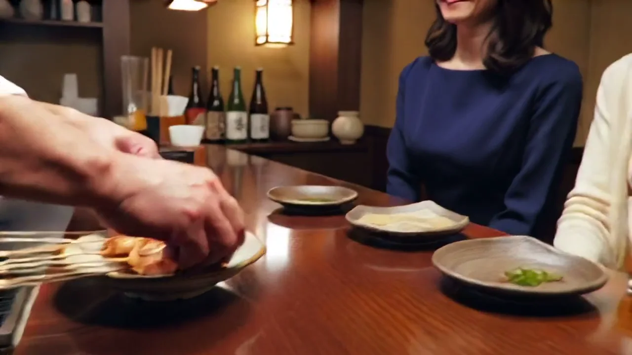 居酒屋で会話する成人女性二人のVidu Q3動画フレーム